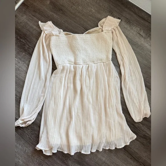 Chic‎ Cream Long Sleeve Women's Dress - Picture 2 of 6